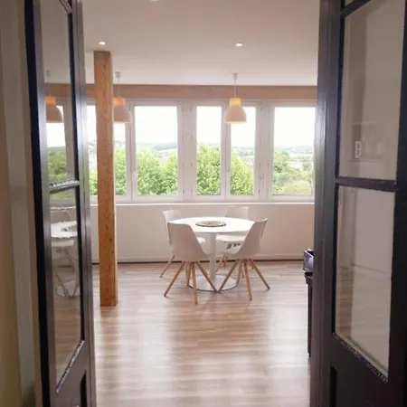 Apartment Avec Vue Et Loggia